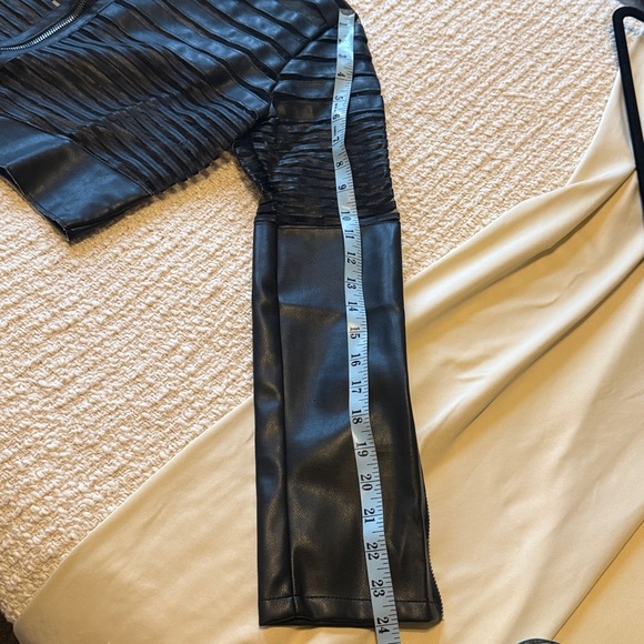 Black Cropped Leather Jacket - Picture 7 of 11